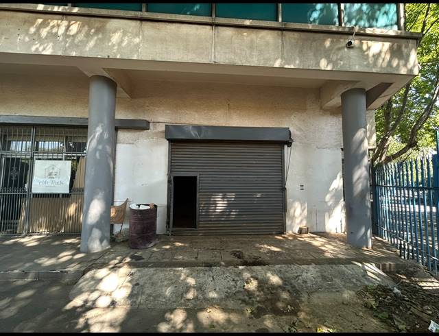 200M² WAREHOUSE TO LET IN INDUSTRIA WEST